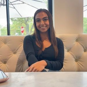 Meet your Posher, Ana